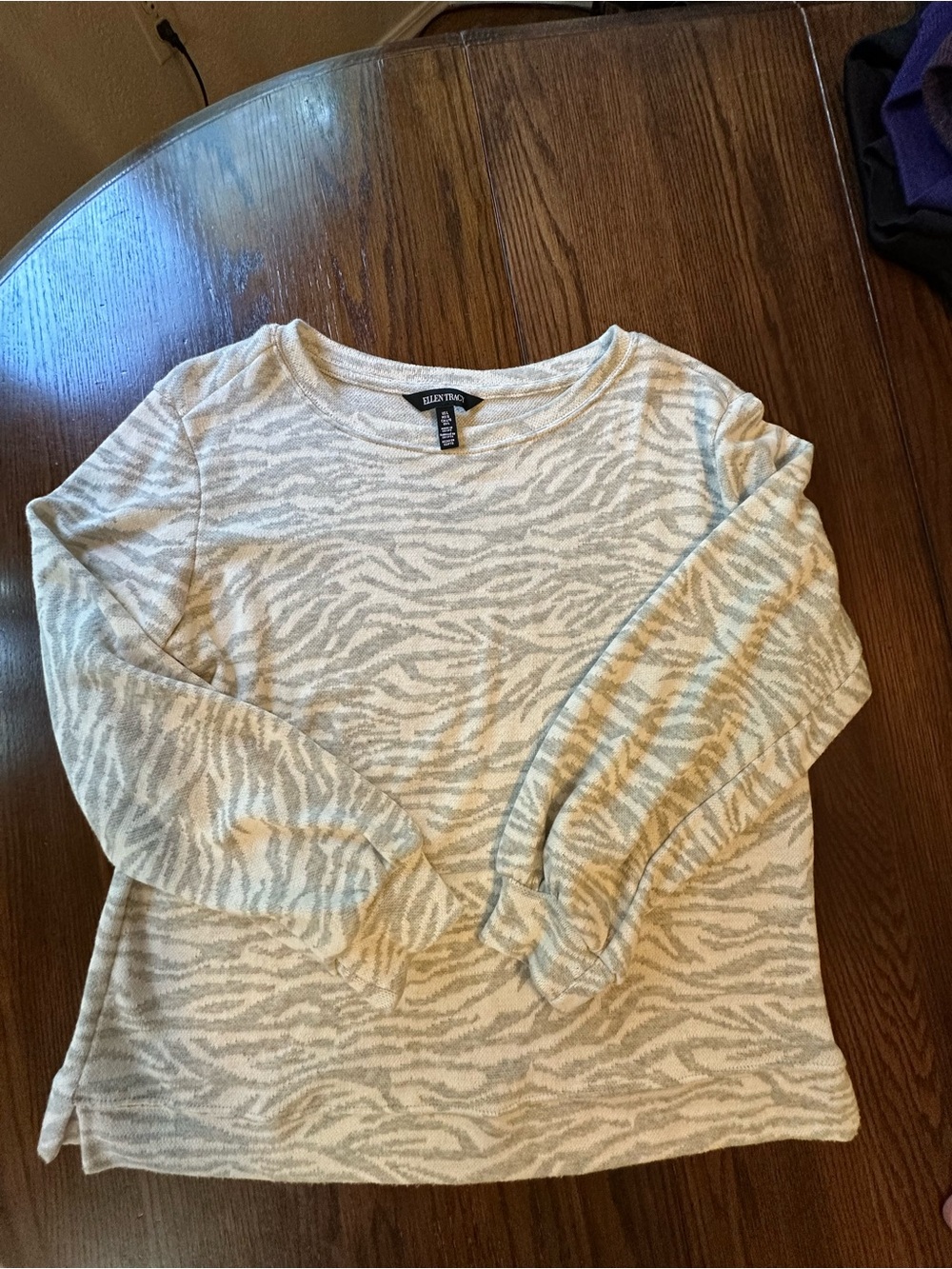 Ellen Tracy Cozy Grey Zebra-Print Women's Sweater size LG - Picture 4 of 10